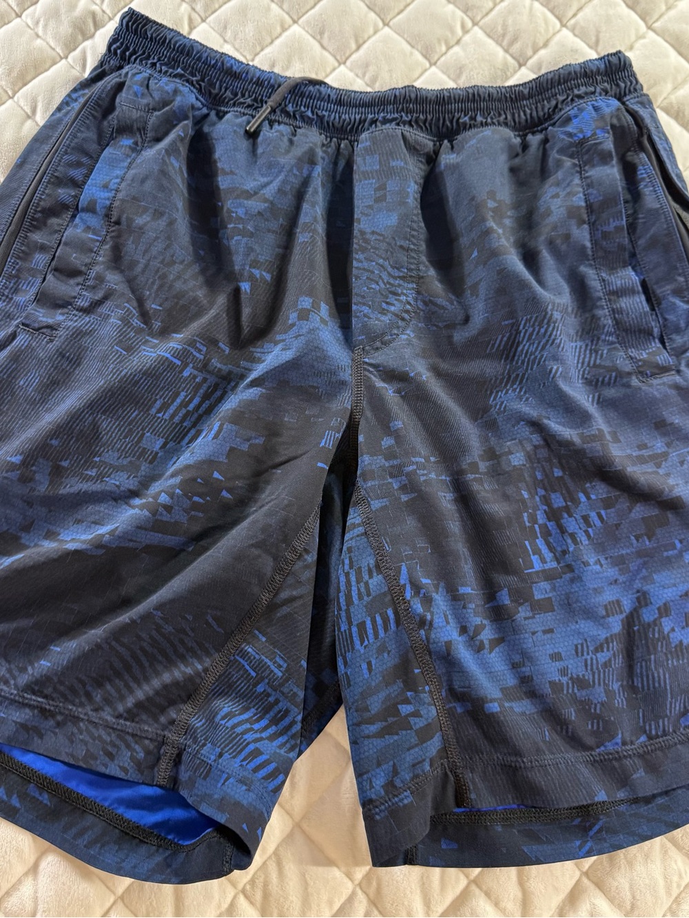 Lululemon Men's Pace Breaker Athletic Shorts Size Large Blue Black Digi Camo